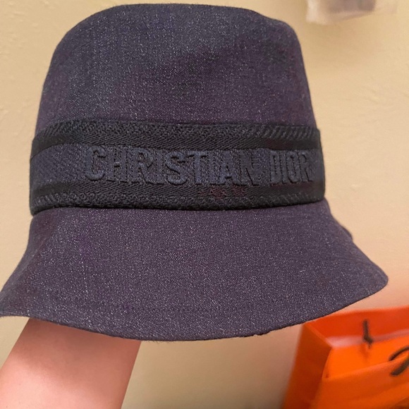 DIOR - Bucket Hat 100% Authentic - Picture 1 of 2